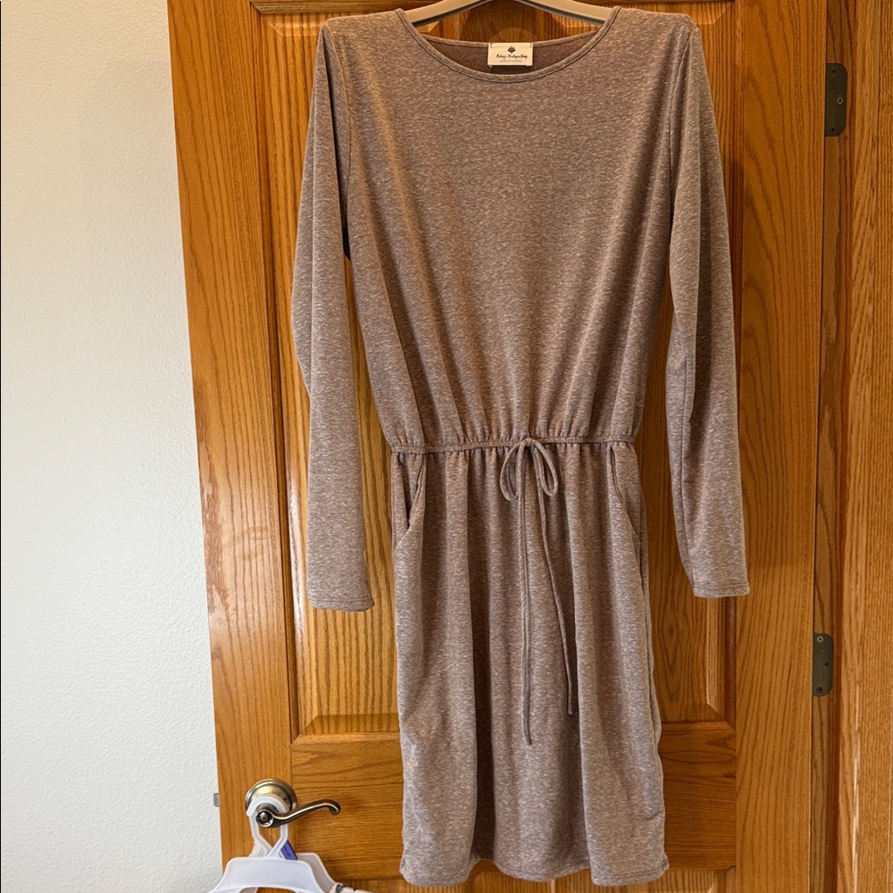 Chic Long Sleeve Dress in Taupe